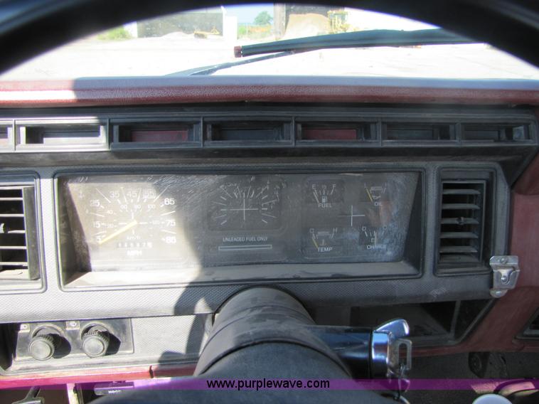 image for item 3609 1986 Ford F150 pickup truck