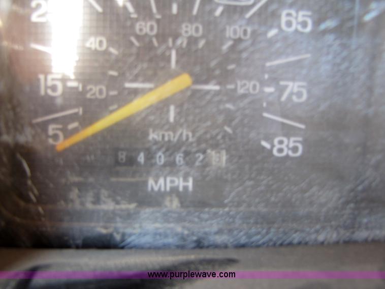 image for item 3609 1986 Ford F150 pickup truck