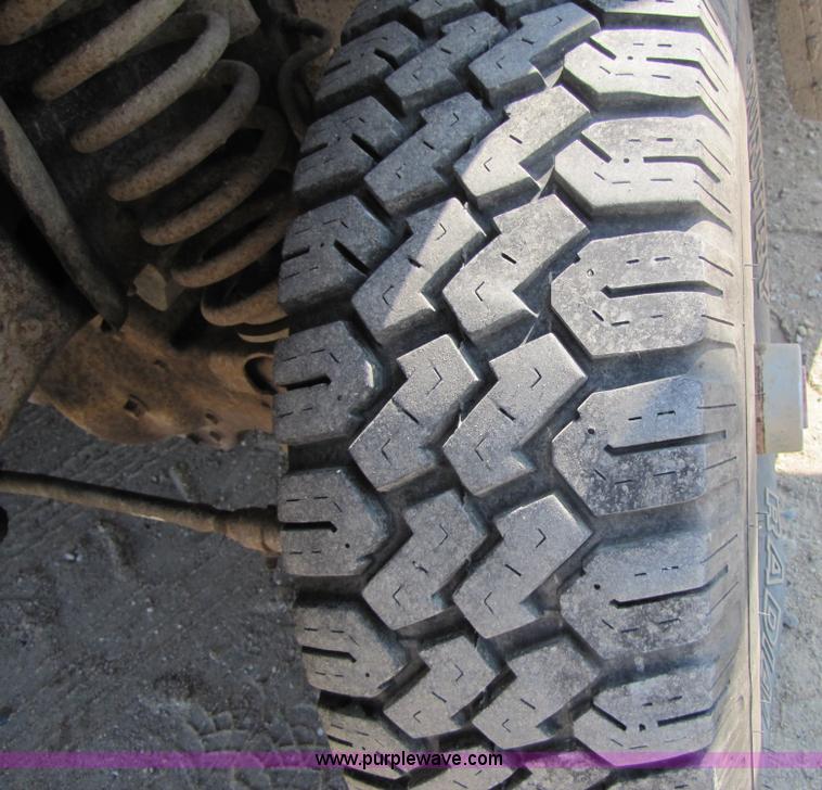 image for item 3609 1986 Ford F150 pickup truck