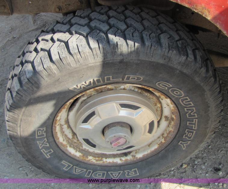 image for item 3609 1986 Ford F150 pickup truck