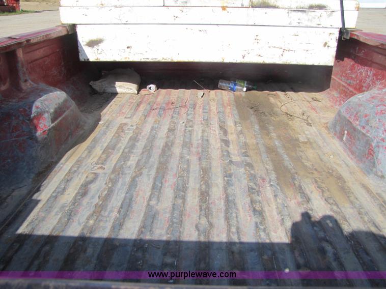 image for item 3609 1986 Ford F150 pickup truck