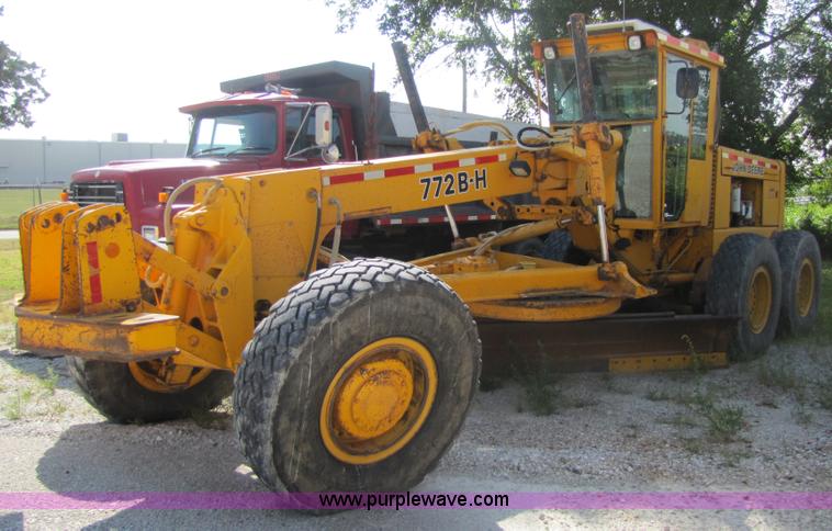 image for item 3610 1988 John Deere 772 B-H articulating motor grader