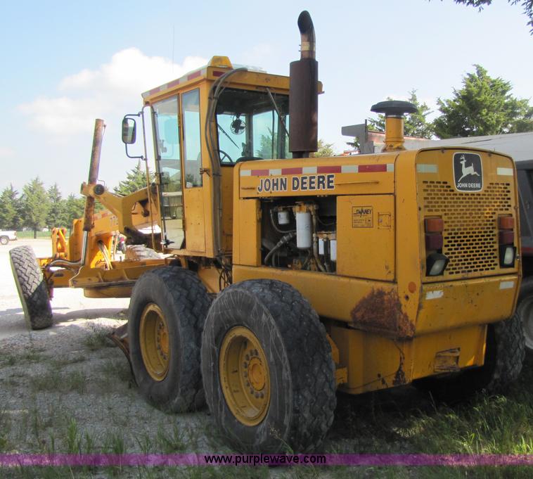 image for item 3610 1988 John Deere 772 B-H articulating motor grader