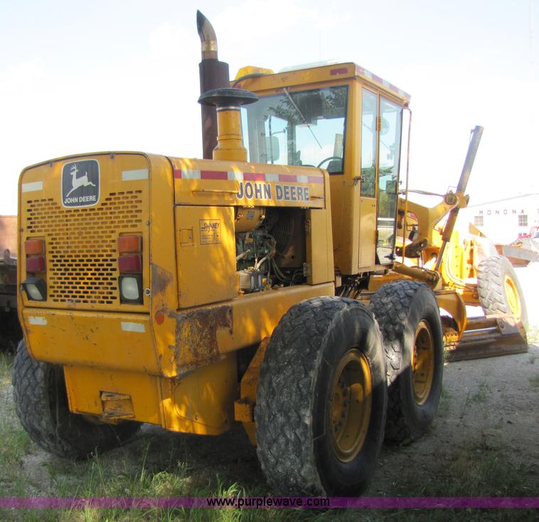 image for item 3610 1988 John Deere 772 B-H articulating motor grader