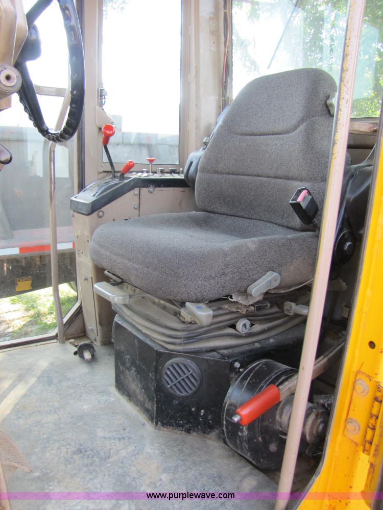 image for item 3610 1988 John Deere 772 B-H articulating motor grader