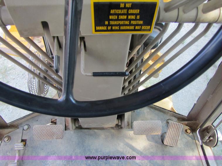 image for item 3610 1988 John Deere 772 B-H articulating motor grader