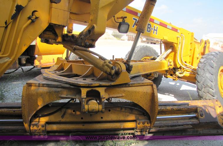 image for item 3610 1988 John Deere 772 B-H articulating motor grader