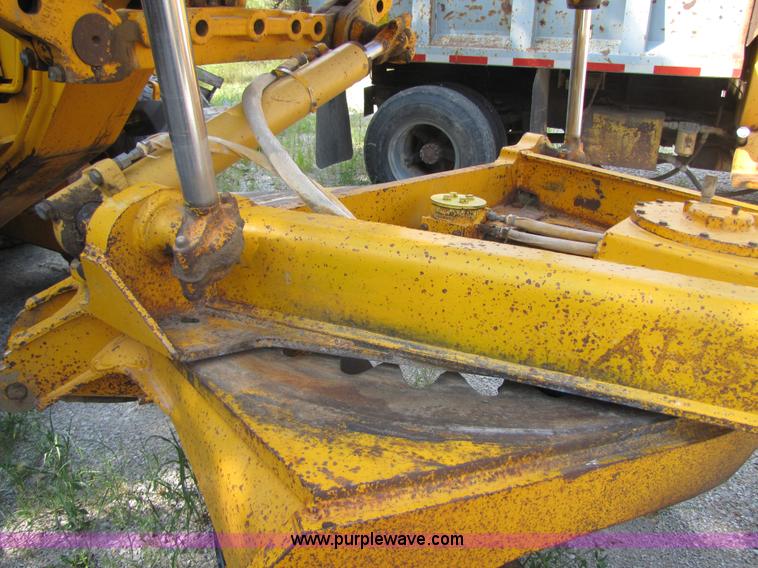 image for item 3610 1988 John Deere 772 B-H articulating motor grader