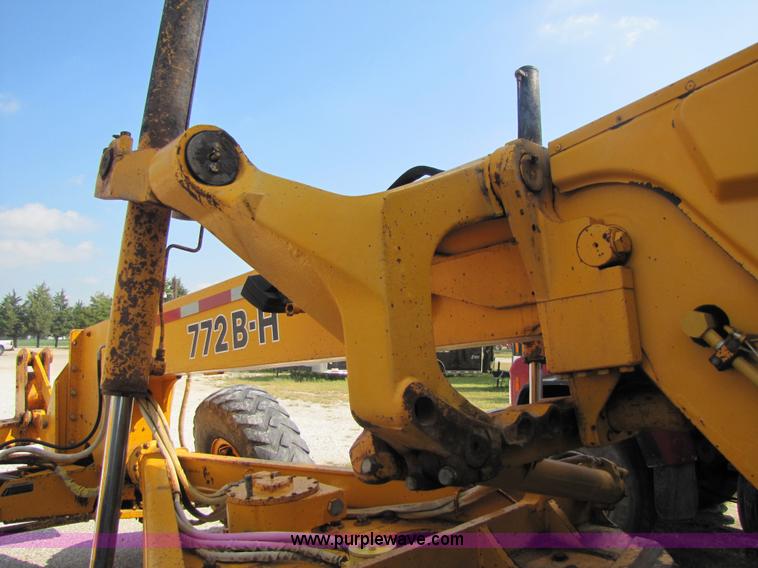 image for item 3610 1988 John Deere 772 B-H articulating motor grader