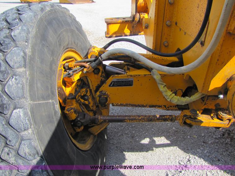 image for item 3610 1988 John Deere 772 B-H articulating motor grader