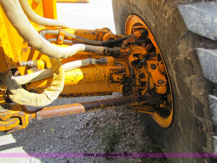 image for item 3610 1988 John Deere 772 B-H articulating motor grader