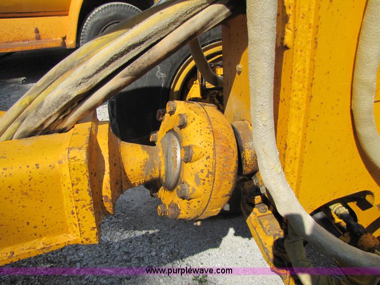 image for item 3610 1988 John Deere 772 B-H articulating motor grader