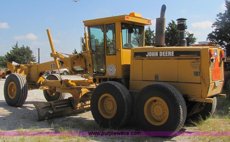 image for item 3611 1997 John Deere 770BH motor grader