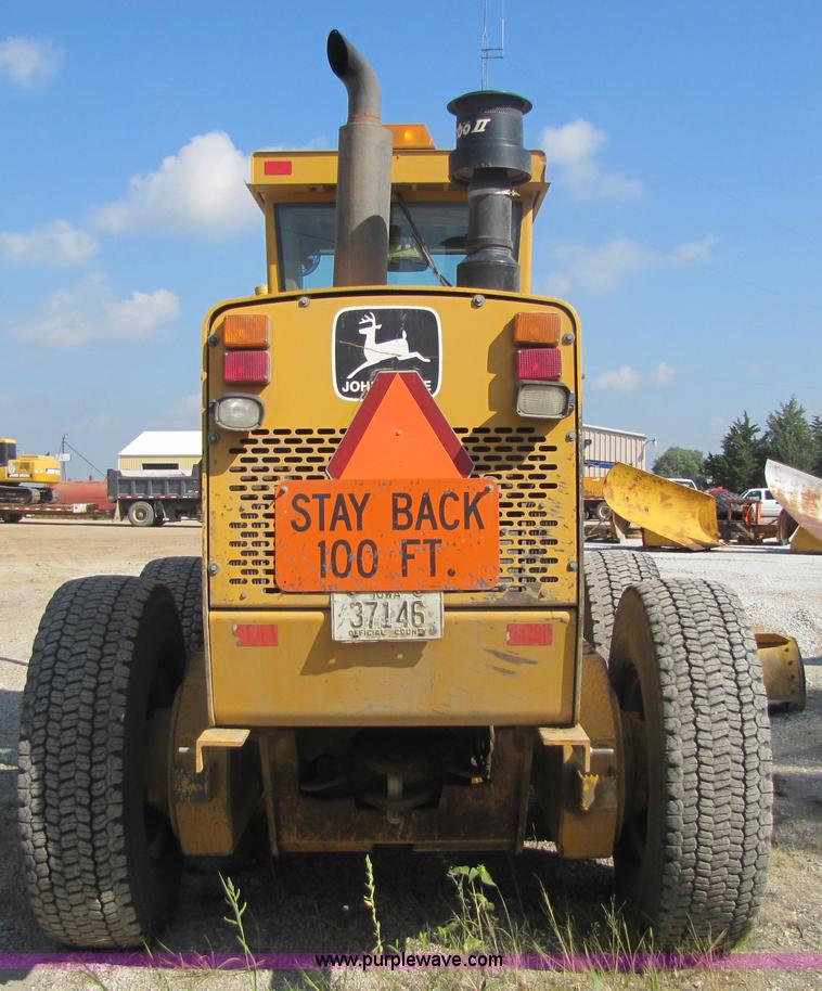 image for item 3611 1997 John Deere 770BH motor grader