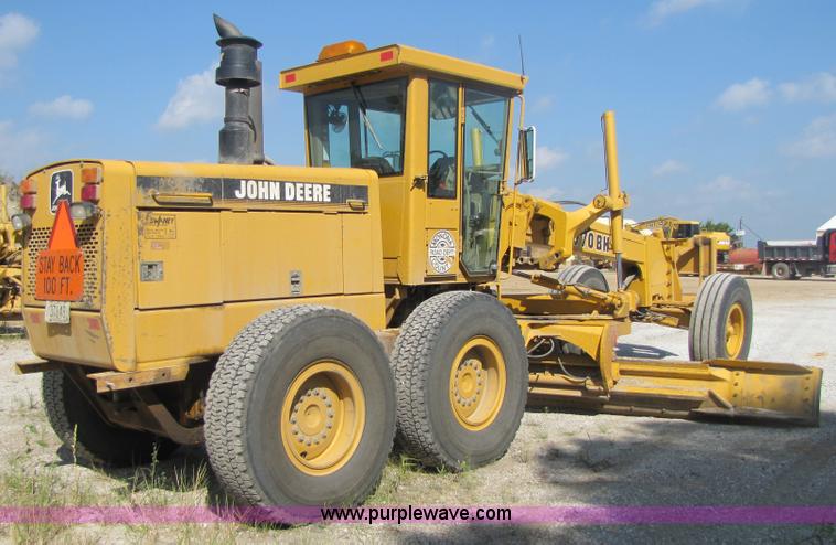 image for item 3611 1997 John Deere 770BH motor grader