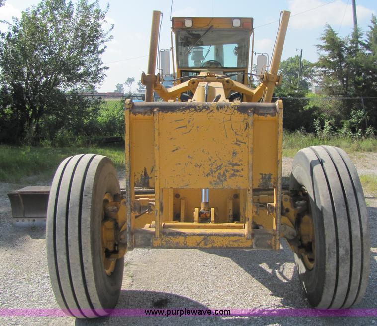 image for item 3611 1997 John Deere 770BH motor grader