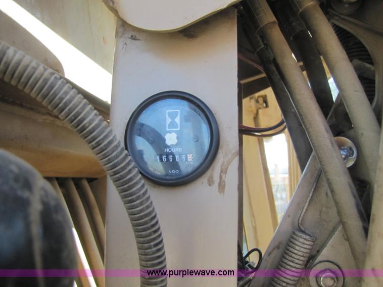 image for item 3611 1997 John Deere 770BH motor grader