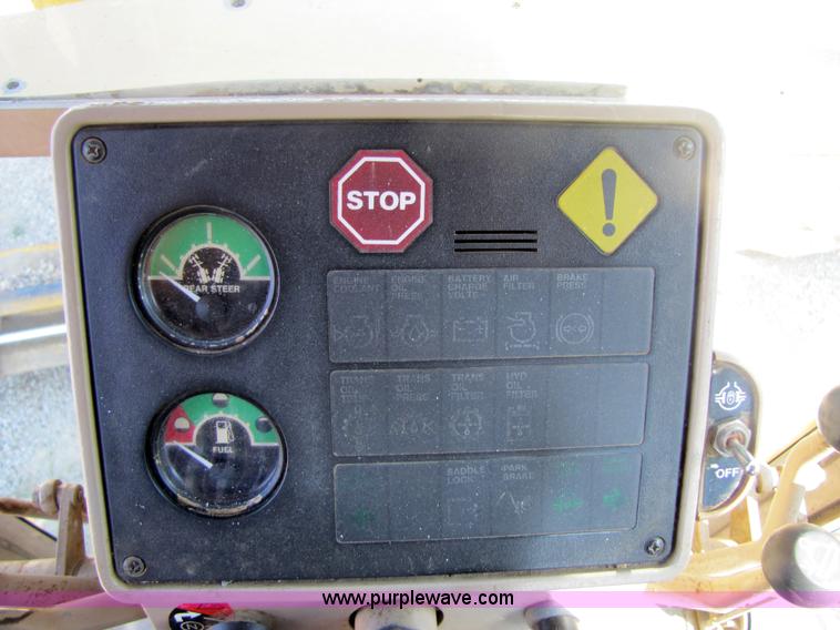 image for item 3611 1997 John Deere 770BH motor grader