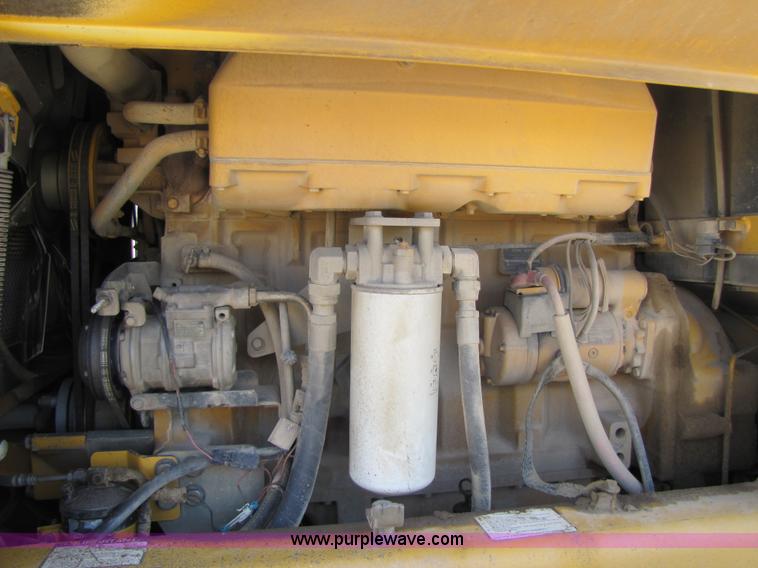 image for item 3611 1997 John Deere 770BH motor grader