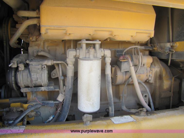 image for item 3611 1997 John Deere 770BH motor grader
