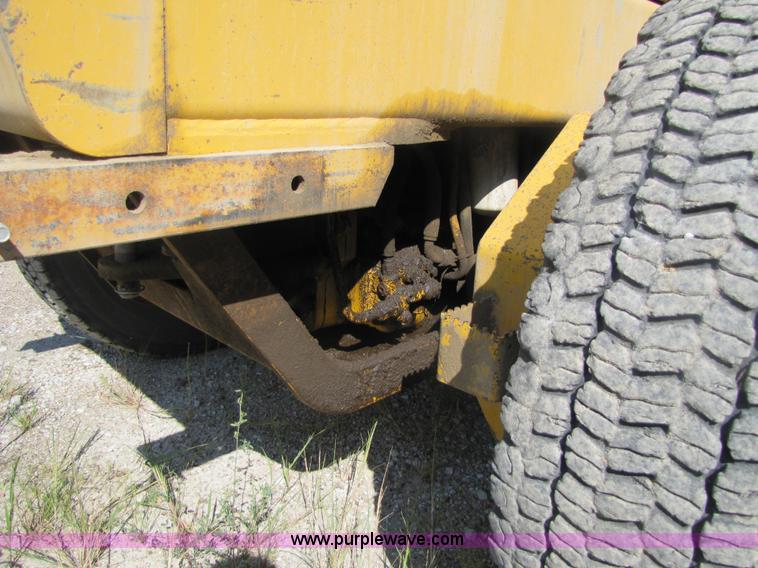 image for item 3611 1997 John Deere 770BH motor grader