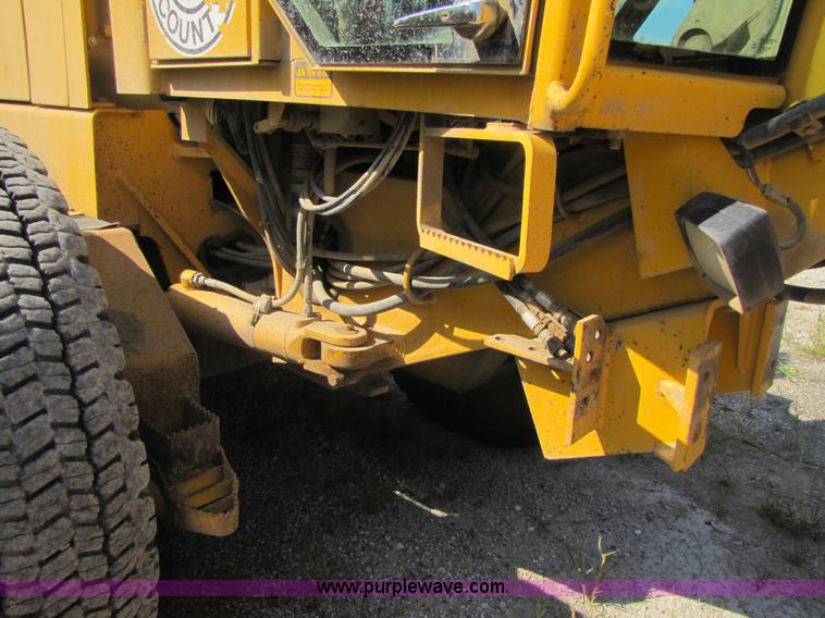 image for item 3611 1997 John Deere 770BH motor grader