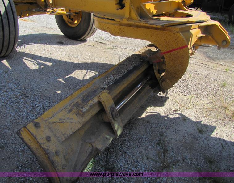 image for item 3611 1997 John Deere 770BH motor grader