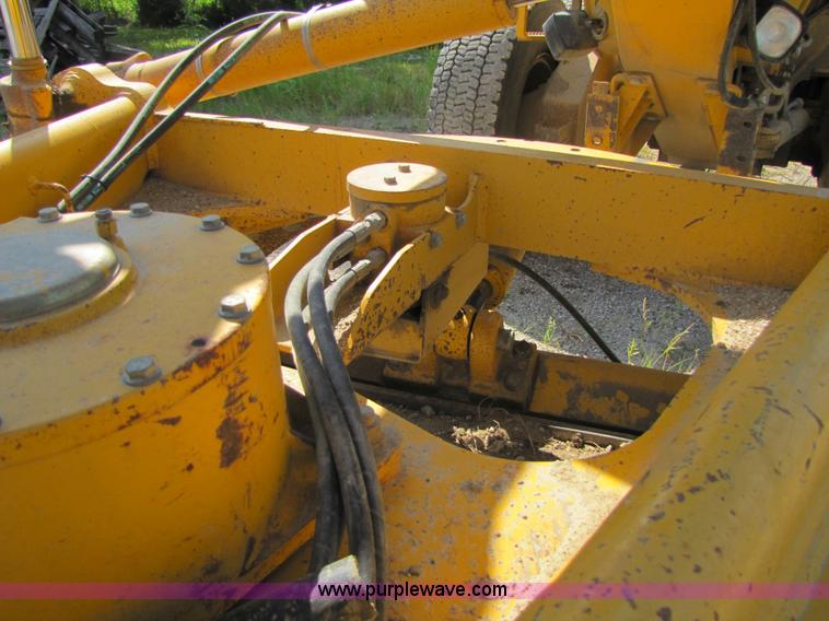 image for item 3611 1997 John Deere 770BH motor grader