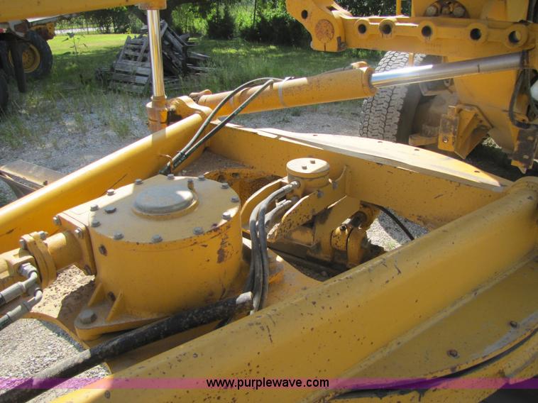 image for item 3611 1997 John Deere 770BH motor grader