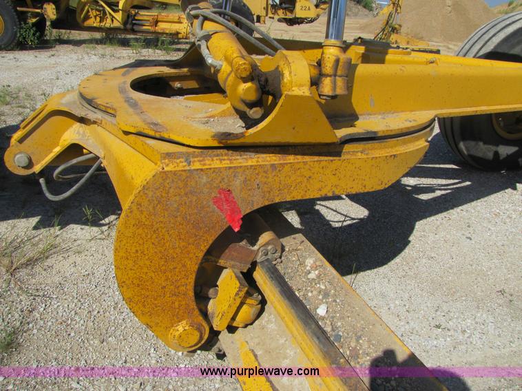 image for item 3611 1997 John Deere 770BH motor grader