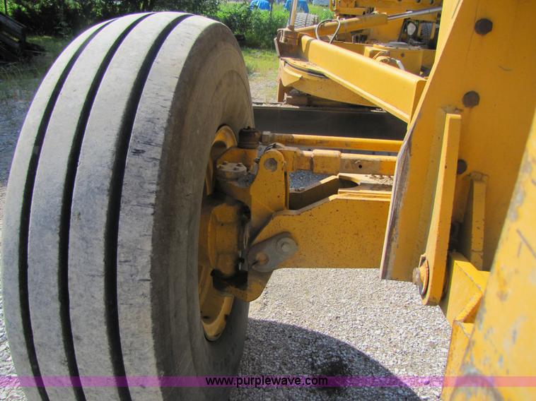 image for item 3611 1997 John Deere 770BH motor grader