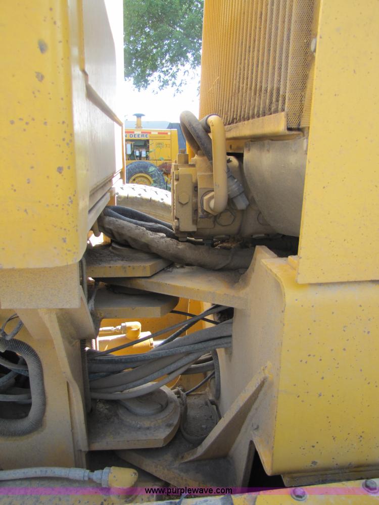 image for item 3611 1997 John Deere 770BH motor grader