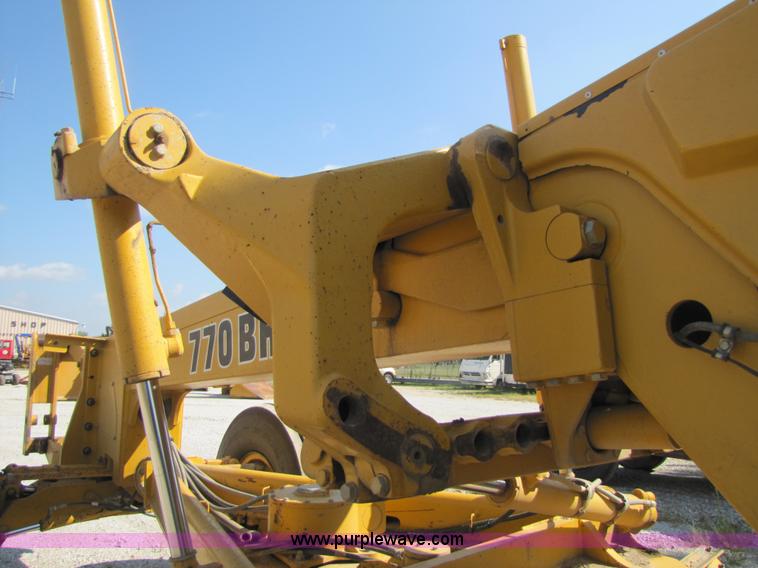 image for item 3611 1997 John Deere 770BH motor grader
