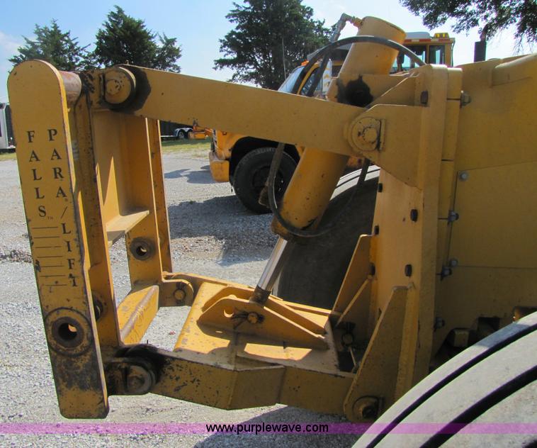 image for item 3611 1997 John Deere 770BH motor grader