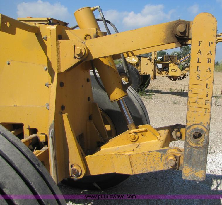 image for item 3611 1997 John Deere 770BH motor grader