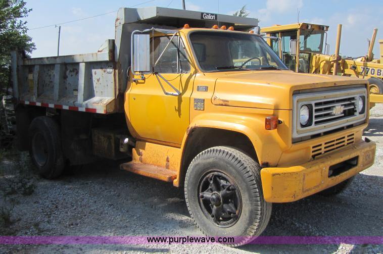image for item 3612 1977 Chevrolet C65 dump truck