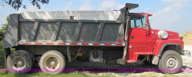 image for item 3613 1992 Ford Conventional LT9000 dump truck