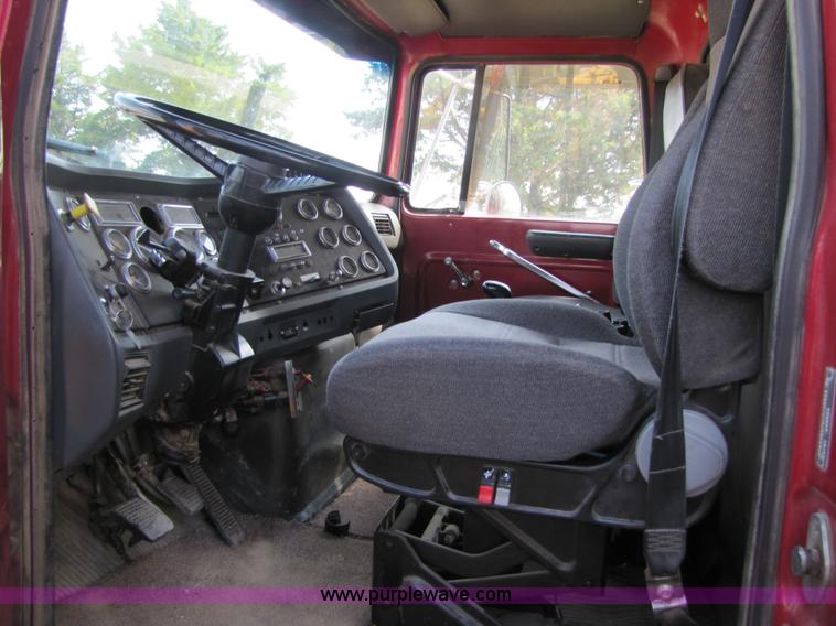 image for item 3613 1992 Ford Conventional LT9000 dump truck