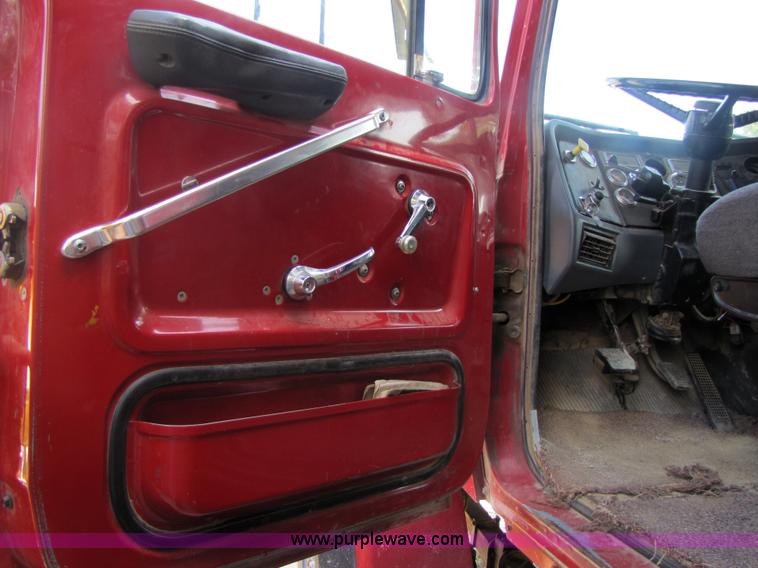 image for item 3613 1992 Ford Conventional LT9000 dump truck