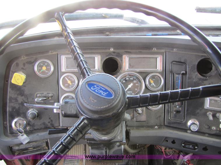 image for item 3613 1992 Ford Conventional LT9000 dump truck