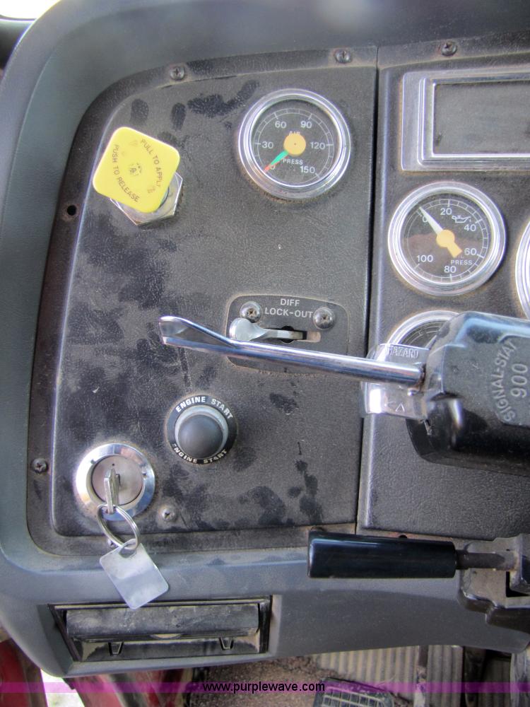 image for item 3613 1992 Ford Conventional LT9000 dump truck