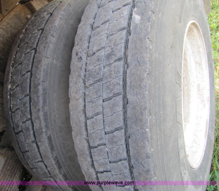 image for item 3613 1992 Ford Conventional LT9000 dump truck