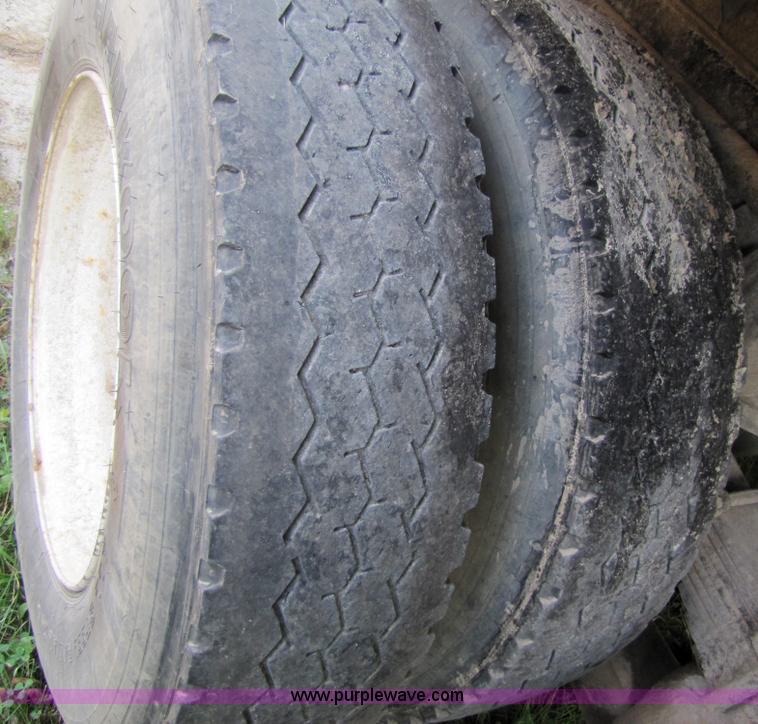 image for item 3613 1992 Ford Conventional LT9000 dump truck