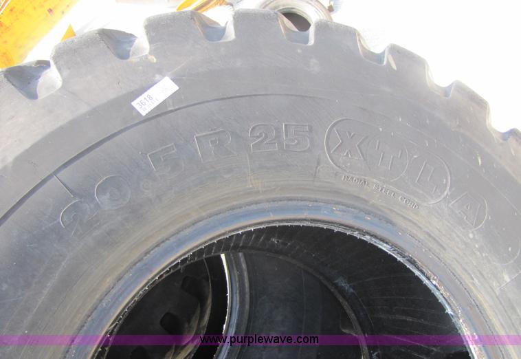 image for item 3618 (4) 20.5R25 tires