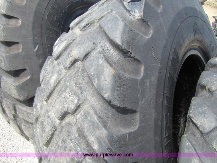image for item 3618 (4) 20.5R25 tires