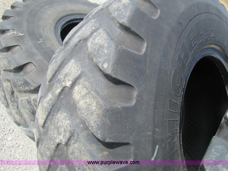 image for item 3618 (4) 20.5R25 tires