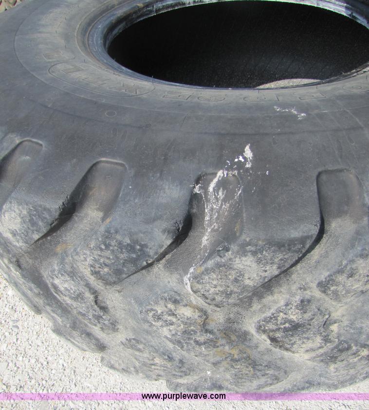 image for item 3618 (4) 20.5R25 tires