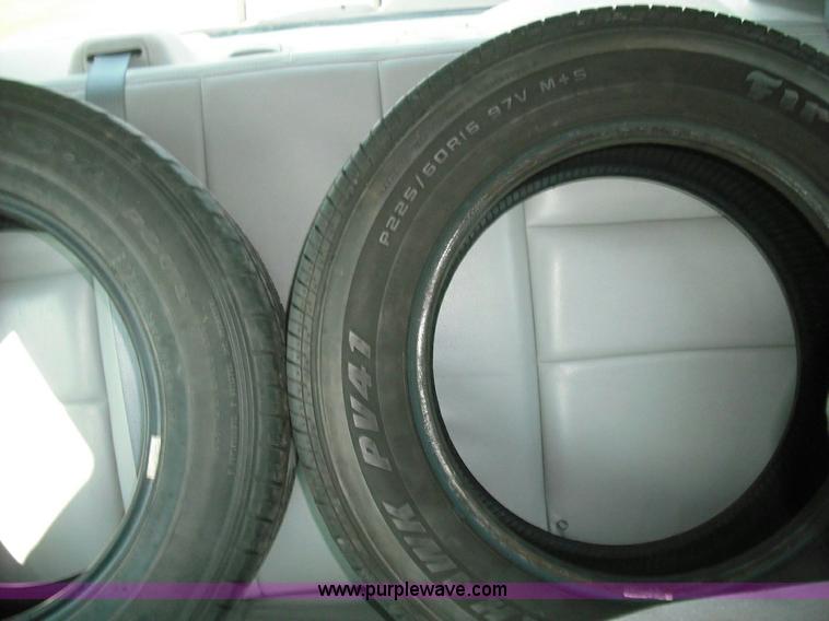 image for item 3619 2003 Ford Crown Victoria