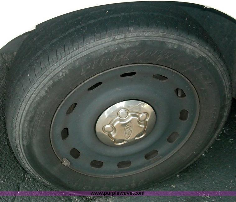 image for item 3619 2003 Ford Crown Victoria