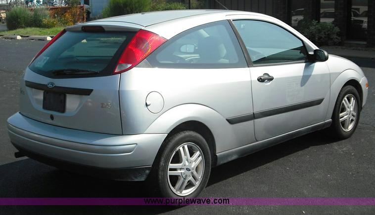 image for item 3620 2000 Ford Focus ZX3